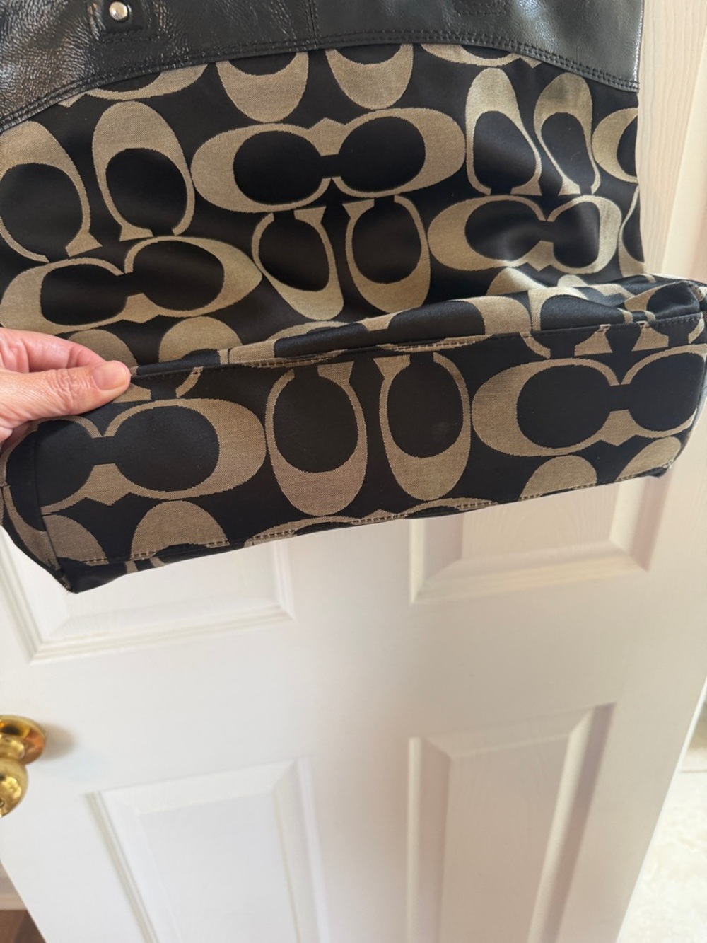 Coach Signature Daisy Tote Bag | Black & Grey Canvas | F18935 - Picture 3 of 6